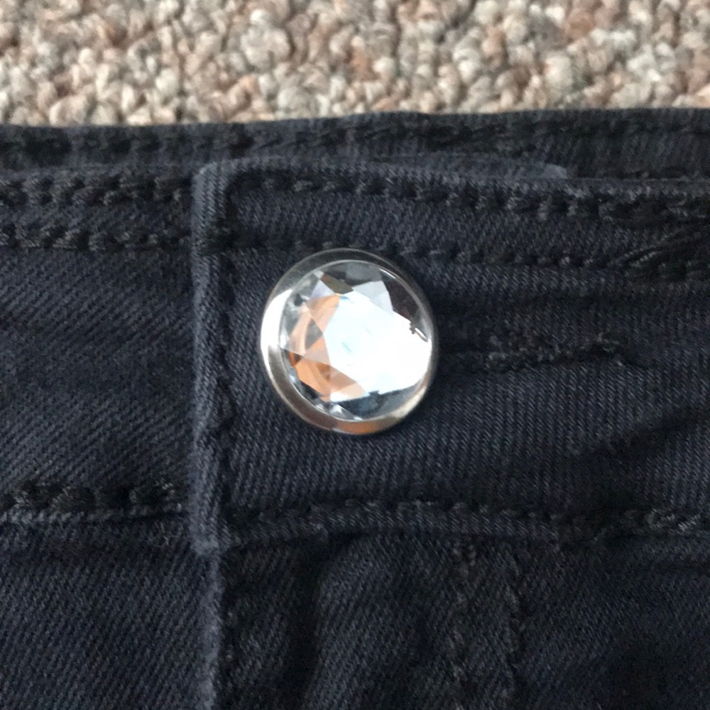 💥SALE💥 🔴2/$10 Rue21 Crotchet/Jeweled Mid Rise Shorts - Picture 3 of 9